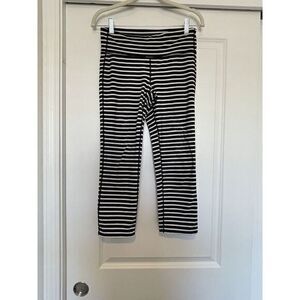 ATHLETA Chaturanga Stripes‎ Capri Yoga Pants Leggings Black & White Sz MT